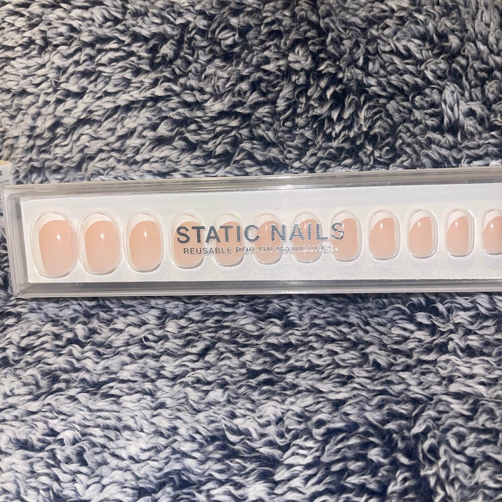 STATIC NAILS Reusable Pop-On Curved French Round NIB